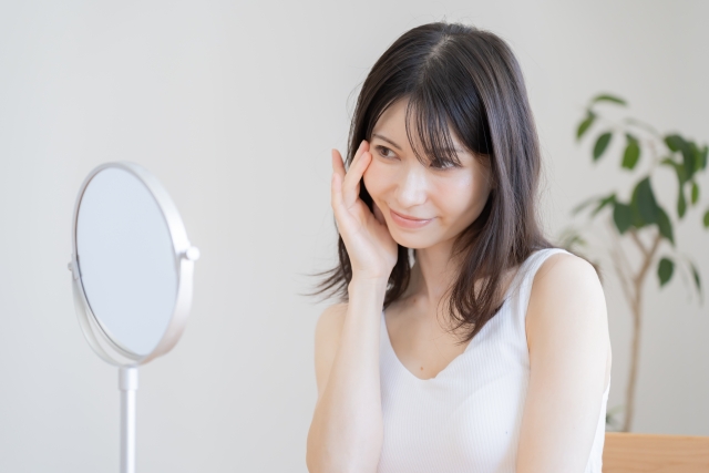 【医師解説】糸リフトvs切開リフト徹底比較!「切るべき?切らないべき?」40代・50代が後悔しない適応の境界線