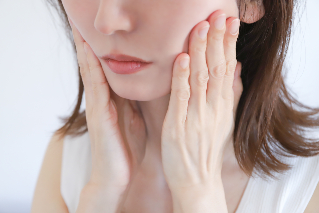 【元脳外科医の美容ドクターが解説】ほうれい線はヒアルロン酸で埋めても消えない?解剖学から紐解くメーラーファット下垂の正体とリポジションリフト™️